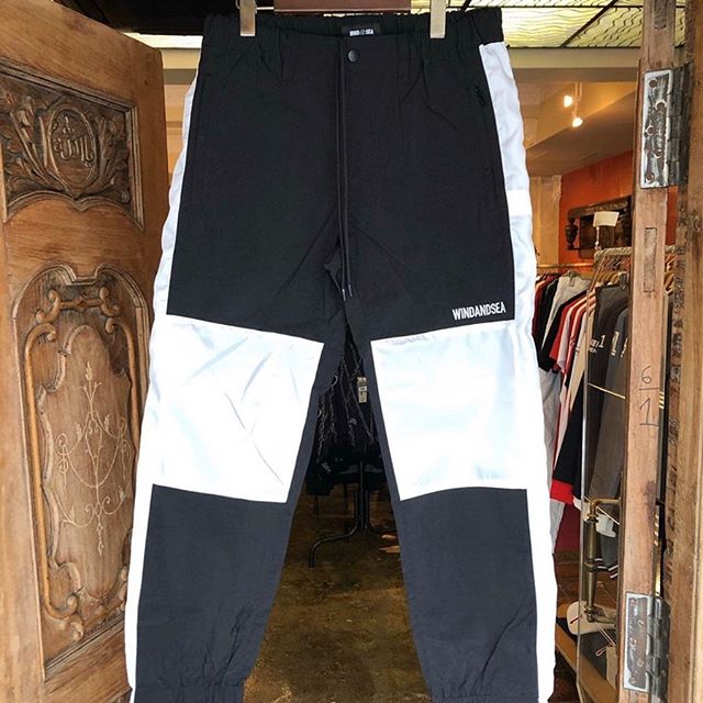 WIND AND SEA 2月15日(土)正午12時発売の新作 ・・WDS SWITH NYLON PANTS WDS-20S-PT-07 ・・15,400- 税込 ・・発売時間まで商品ページは公開されませんので、ご注意下さい。 ・・#windandseawear #windandsea#ウィンダンシー#wds #pants#パンツ#nylonpants#ナイロンパンツ#mensfashion #メンズファッション #selectshop#セレクトショップ#streetfashion #streetstyle #streetwear #ストリートファッション #alleyonlineshop #alleycompany #mood#ファッション通販#オンラインショップ#ネットショップ